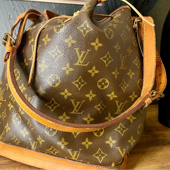 Louis Vuitton Brown Monogram Shoulder Bag with Vachetta Leather - Picture 6 of 9